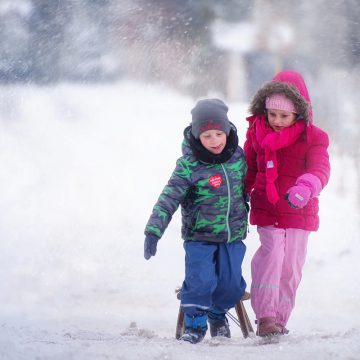Dzieci uwielbiają śnieg…